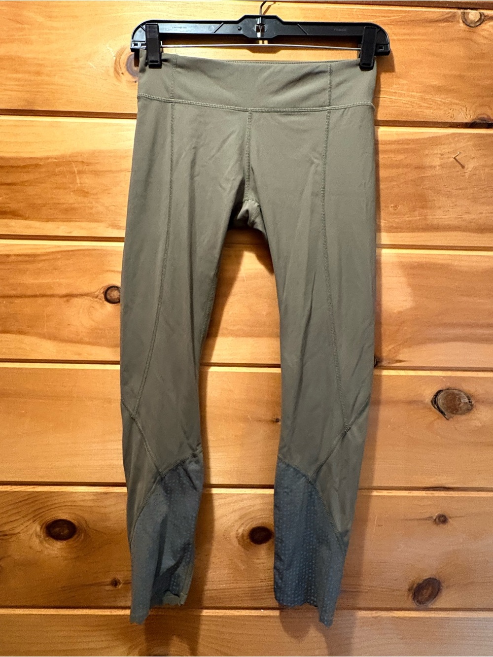 Lululemon Run Inspire Crop II Olive Green Luxtreme Leggings Zip Pocket Size 6 ?
